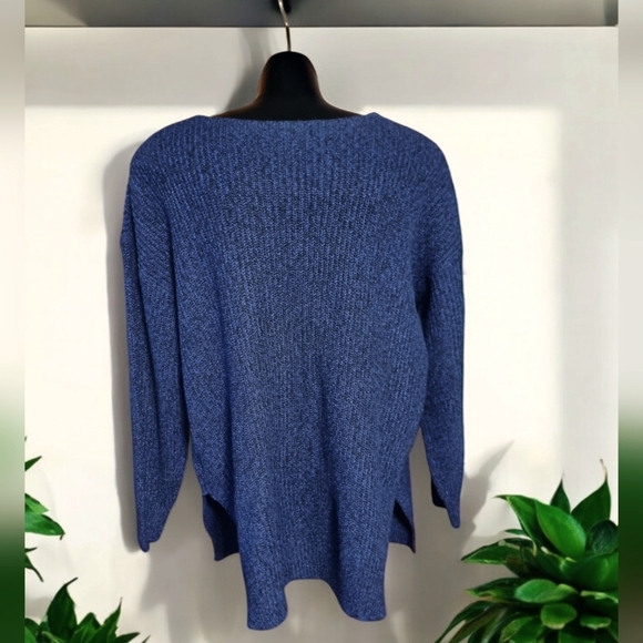 BLOOMCHIC "Made for your curves" V-Neck Oversized Black & Blue Speckled Sweater - Picture 4 of 8